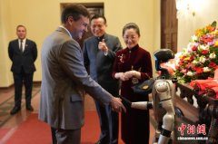 中国机器人客串驻尼泊尔大使到任招待会“礼宾”